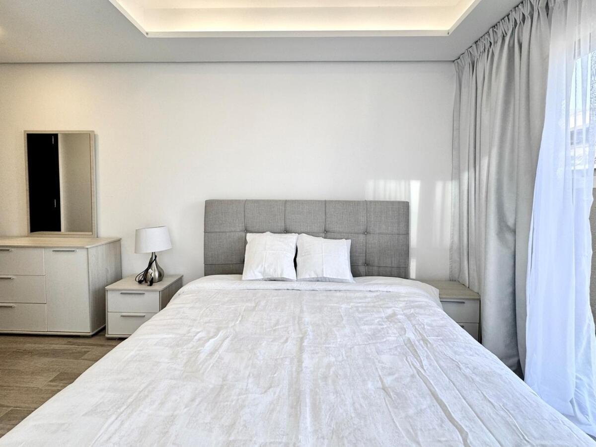 Homes 2 Retreat - Elegant 2br With Balcony & Modern Touch In Jvc