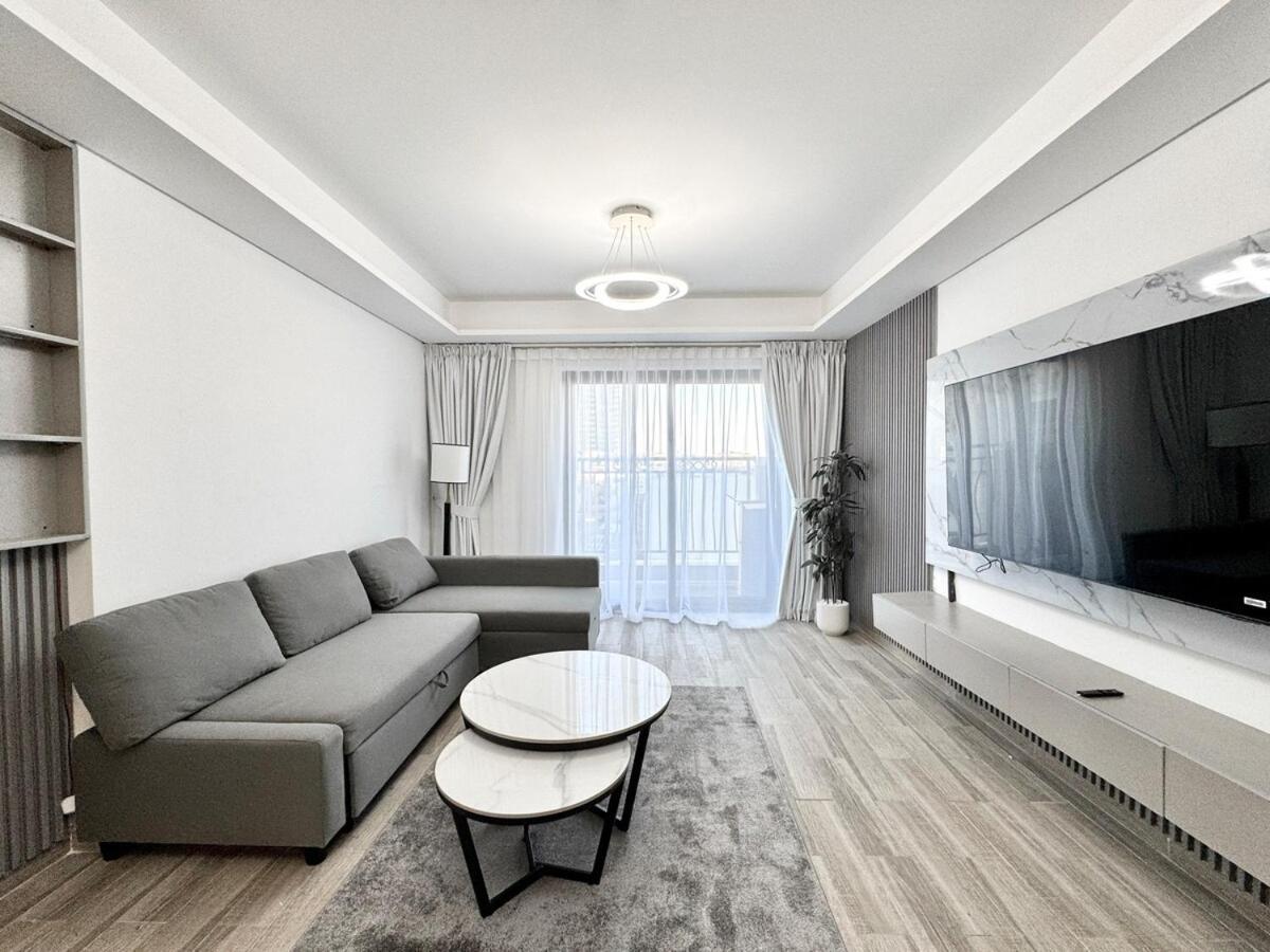 Homes 2 Retreat - Elegant 2br With Balcony & Modern Touch In Jvc Dubai