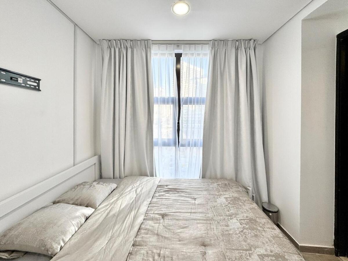 Homes 2 Retreat - Elegant 2br With Balcony & Modern Touch In Jvc Apartment