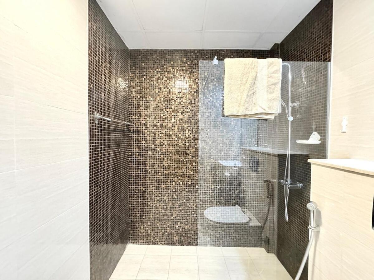 Homes 2 Retreat - Elegant 2br With Balcony & Modern Touch In Jvc * Dubai