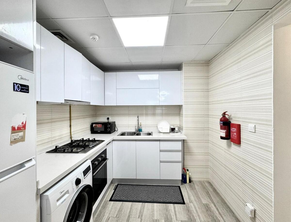 Homes 2 Retreat - Elegant 2br With Balcony & Modern Touch In Jvc *