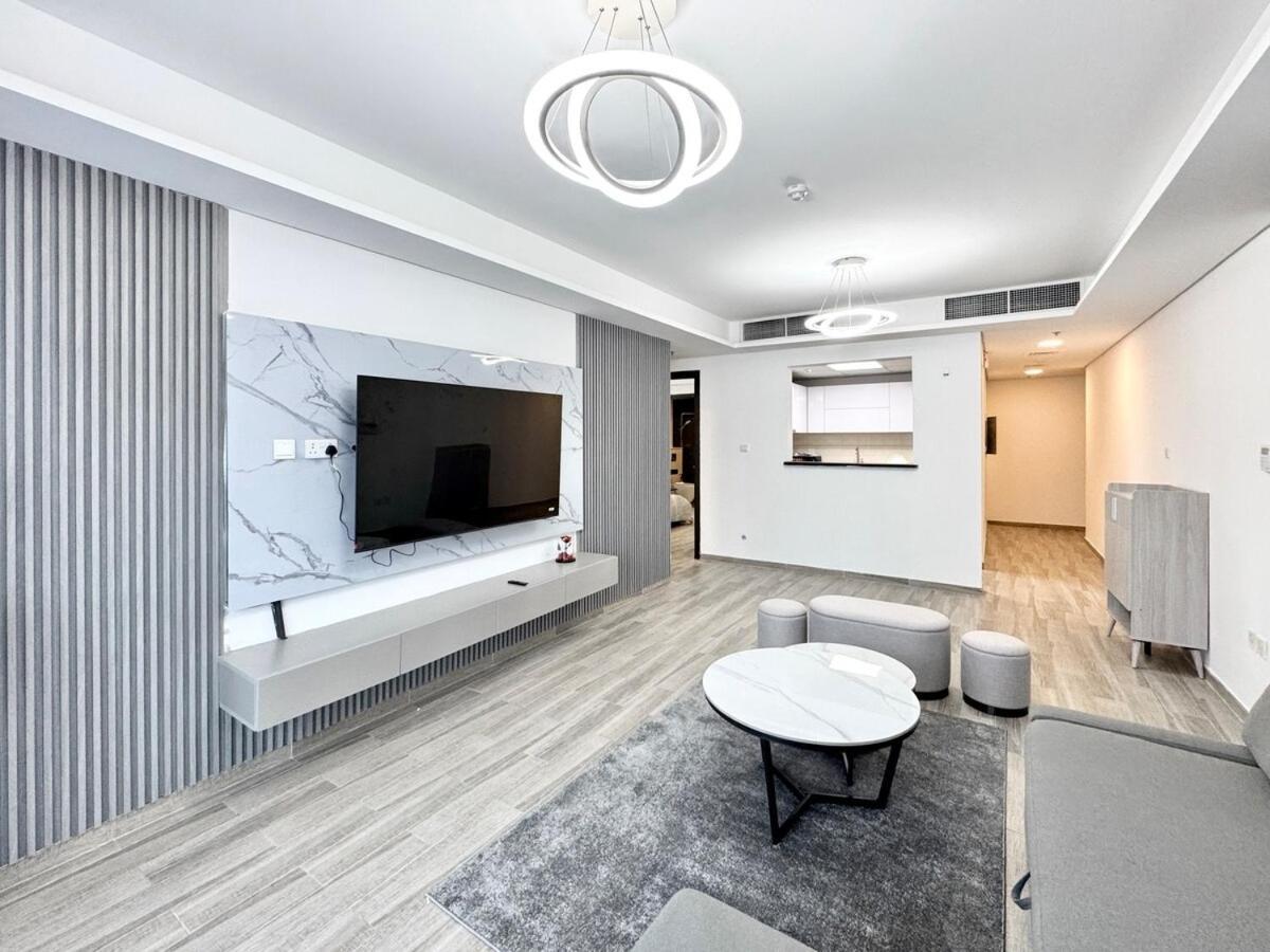 Homes 2 Retreat - Elegant 2br With Balcony & Modern Touch In Jvc * Dubai