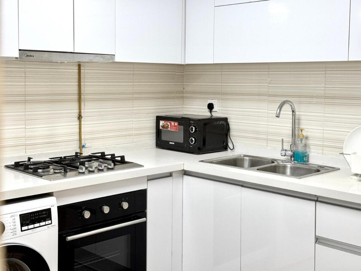 Homes 2 Retreat - Elegant 2br With Balcony & Modern Touch In Jvc
